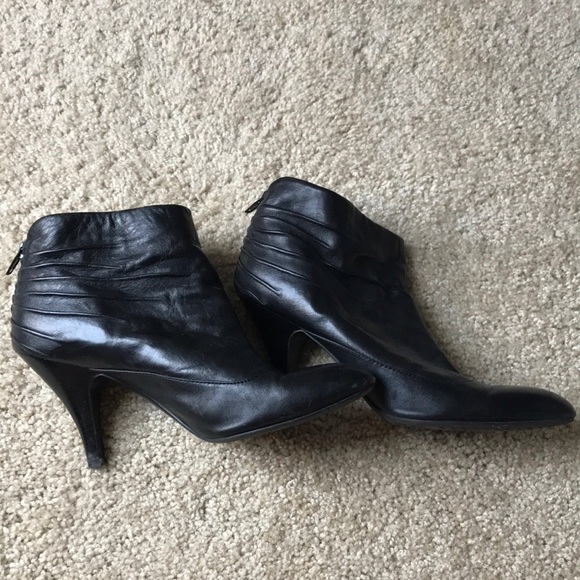 Nine West leather heeled bootie size 9.5 - Picture 3 of 9
